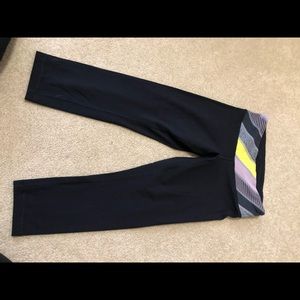 Lululemon cropped wonder under - reversible size 6